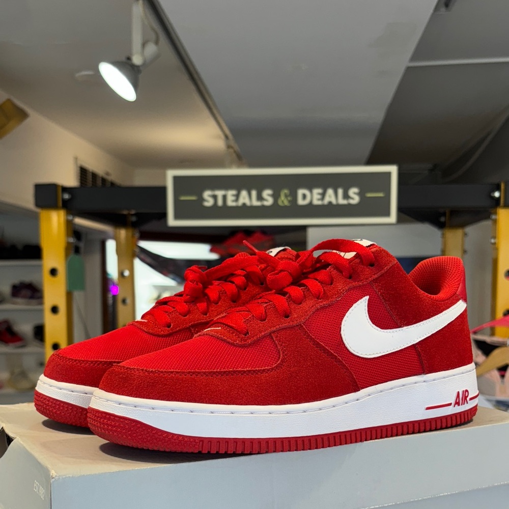 2016 Vintage Nike Air Force 1 Size 8 Red